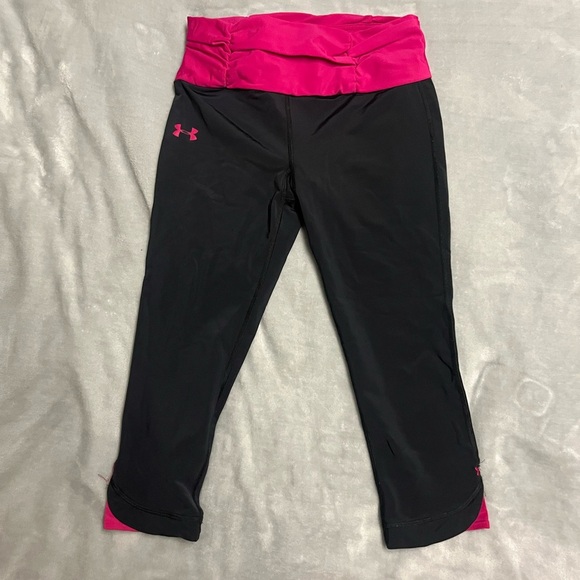 🌸Under Armour Black and Pink Capri Leggings - Picture 1 of 6
